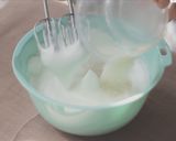 Foto langkah ke 3 dari resep Cake Stroberi (strawberry) & Krim ANTI ENEG (tart).