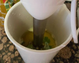 Foto del paso 2 de la receta: Mayonesa de lima y cilantro