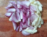 Foto langkah ke 1 dari resep Nasi Goreng Kampung.