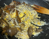 Foto del paso 4 de la receta: Revuelto de setas y gulas