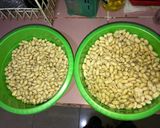 Foto langkah ke 1 dari resep Kacang Bawang Gurih dan Renyah.