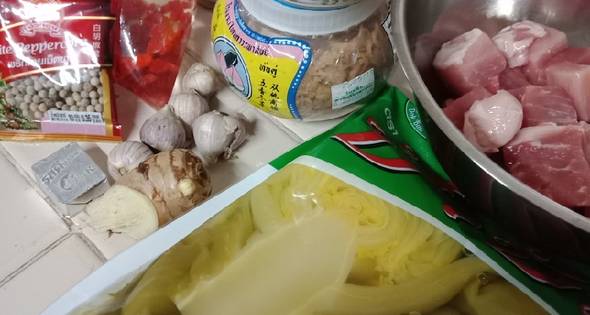 1 สะโพกหมูต้มผักกาดดอง