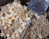 Foto langkah ke 2 dari resep Nasi Goreng Keju.