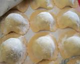 Foto del passaggio 3 della ricetta Ravioli ricotta e spinaci