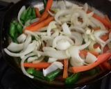Foto del paso 5 de la receta: Pierna de cerdo con verduras y salsa de tomate árbol