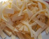 Foto del paso 1 de la receta: Papas rústicas, tiras de carne, jamón, huevo, queso y cebollas