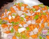 صورة لخطوة 3 من وصفة كرات اللحم بالصلصة والخضار