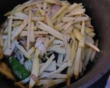 A picture of step 4 of Potato, Onion Fry.