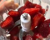 Foto langkah ke 1 dari resep Strawberry 🍓 Milkshake ala Cafe.