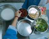 Hình bước làm 4 của món Gà hầm sâm Hàn Quốc
