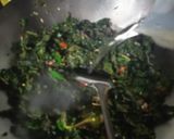 Foto langkah ke 3 dari resep Tumis Daun Singkong Ikan Teri.