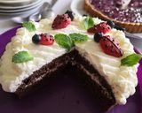 Une image de l'étape 4 de Gâteau de printemps, génoise chocolat, chantilly, cocci'fraises.