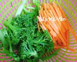 Hình bước làm 2 của món Thịt bò xào bông cải xanh và cà rốt