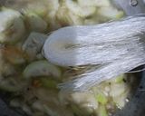 Foto langkah ke 5 dari resep Sup Labu Air Bihun.