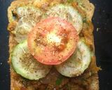 A picture of step 2 of Mumbai Sandwich.
