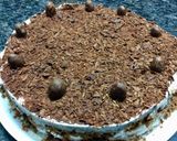 A picture of step 4 of Ice Cream Cake.