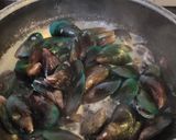 A picture of step 1 of Stuffed Mussels.