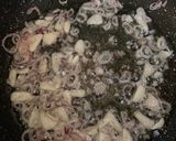 Foto langkah ke 5 dari resep 🦑 Tumis Cumi Asin Bunga Pepaya 🦑.
