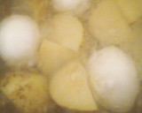 முட்டை உருளை கிழங்கு வறுவல் (Muttai urulaikilanku varuval recipe in tamil) ரெசிபி ஸ்டேப் 1 புகைப்படம்