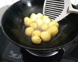 A picture of step 2 of Dum Aaloo.