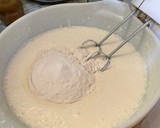 Foto del paso 3 de la receta: Bizcochuelo de vainilla en lata de membrillo