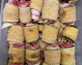 Foto del passaggio 3 della ricetta Zucchine arrotolate con pancetta e provola