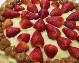 Foto del paso 4 de la receta: Tarta de frutilla con crema pastelera 🍓