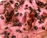 Foto del paso 3 de la receta: Bowl de Helado de plátano y frutillas con nibs de cacao