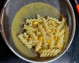 A picture of step 1 of Cheesy Mayo Pasta.