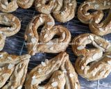 Foto langkah ke 10 dari resep Almonds Flaky Heart Shaped Bread #pr_tirotiii.