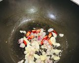 Foto langkah ke 4 dari resep Tumis terong unggu dan daging ayam.