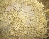 صورة لخطوة 1 من وصفة اندومي بالخضروات 🥗