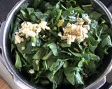 A picture of step 1 of Sarson Da Saag.