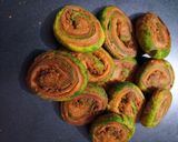 तिरंगा स्पाइसी भाकरवड़ी(Tirangaa spicy bhakarwadi recipe in Hindi) रेसिपी चरण 7 फोटो