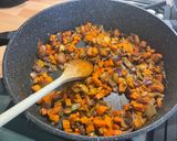 Une image de l'étape 9 de Bœuf aux tomates, carottes, oignons rouges et épices (avec pains paratha).