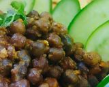 A picture of step 11 of Kala chana gravy .