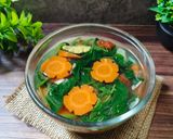 Foto langkah ke 4 dari resep Kuah Bening Bayam Wortel.