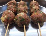 Une image de l'étape 5 de Brochettes de boulettes de bœuf et sauce yaourt sans matière grasse pour Noël 🎄😍👍.