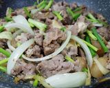 Hình bước làm 2 của món Dê xào sả ớt