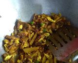 A picture of step 2 of Fried potato with scrambled egg.