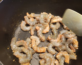 Foto del paso 4 de la receta: Tallarines con gambas al ajillo