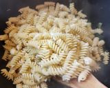 Foto del paso 2 de la receta: Fideos con espinaca y crema 🥬