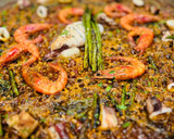 Foto del paso 6 de la receta: Arroz de espárragos trigueros con calamares 🥘 🎋 🦑 🦐