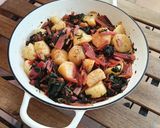 Foto del paso 9 de la receta: Acelgas rojas con patatas salteadas con ajo y pimentón