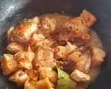 Foto langkah ke 4 dari resep Opor Kering Ayam Tahu Goreng.