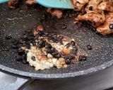 A picture of step 5 of Chinese Black Beans spareribs with green bell pepper onion 豉椒炒排骨.