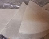 Hình bước làm 1 của món Bánh tráng phơi sương quết chả cá chiên giòn