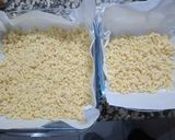 Foto del paso 4 de la receta: Torta rallada.Cuadrados de dulce de leche