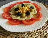 Foto del paso 4 de la receta: Ensalada de tomate y pepino