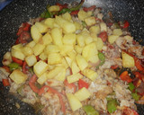 Foto del paso 4 de la receta: Masas de cangrejo en salsa con papas
